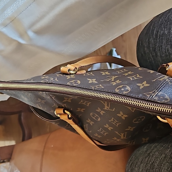 Louis Vuitton Totally MM Tote Monogram Canvas - Picture 11 of 14